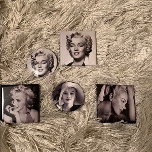 Marilyn Monroe pins & magnets